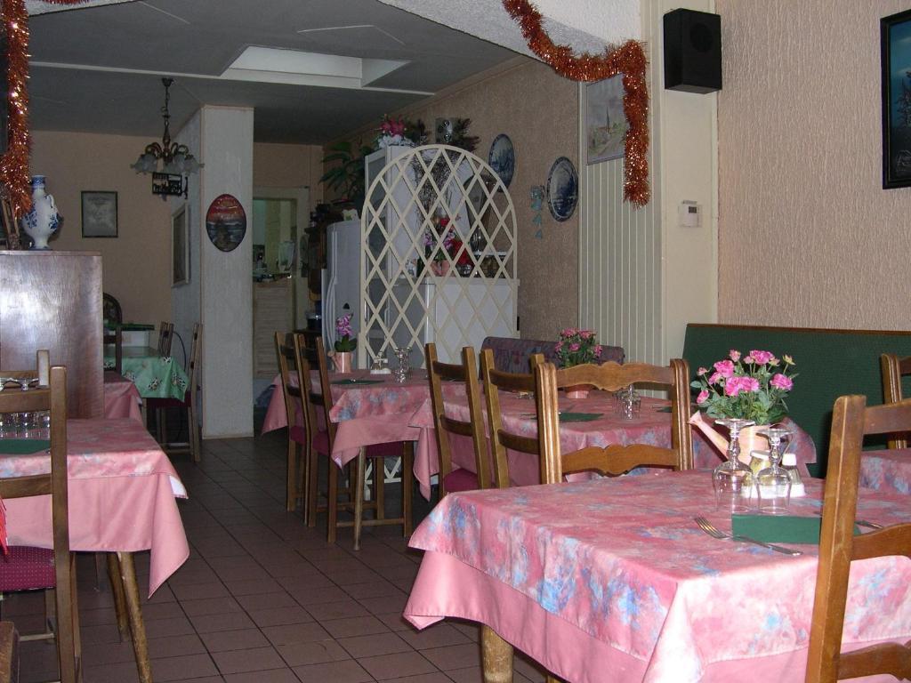 Hotel Restaurant De La Poste A 热拉梅 外观 照片