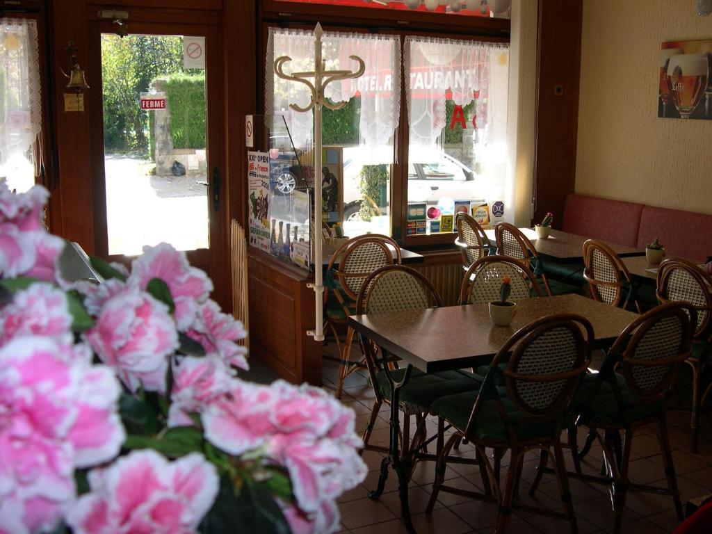 Hotel Restaurant De La Poste A 热拉梅 外观 照片